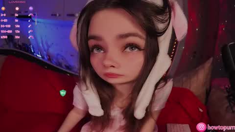 Snapshot of howtomeow chatting on 02/03/26, 05:29 Mia online show from 02/03/26, 05:29