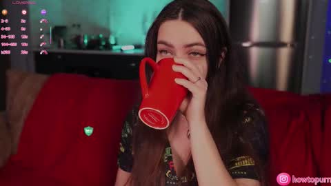 Snapshot of howtomeow chatting on 02/07/26, 05:05 Mia online show from 02/07/26, 05:05