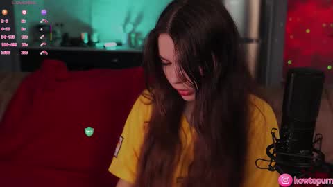 Snapshot of howtomeow chatting on 02/19/26, 05:09 Mia online show from 02/19/26, 05:09