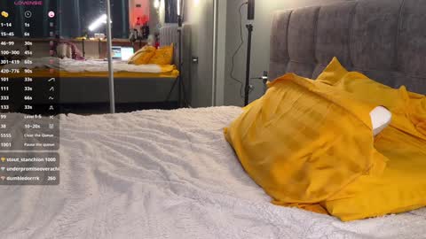 Elizabeth online show from 12/19/24, 12:24