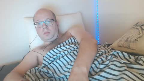 Snapshot of hoyboydkk chatting on 10/14/25, 02:23 Christian online show from 10/14/25, 02:23