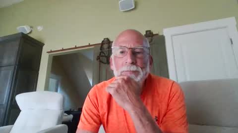 Snapshot of hp58 chatting on 04/26/26, 12:36 hp58 online show from 04/26/26, 12:36