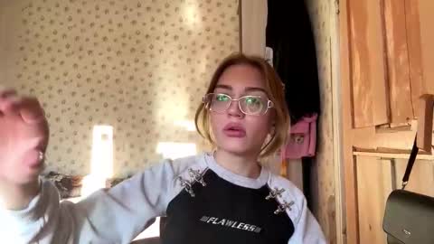 hsiuscherich online show from 11/17/25, 08:09