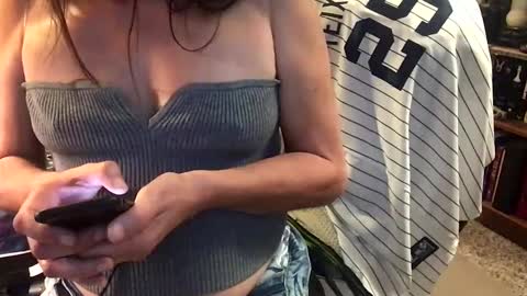 Snapshot of hubertcomberdale chatting on 01/07/25, 11:24 Hubert Cumberdale online show from 01/07/25, 11:24