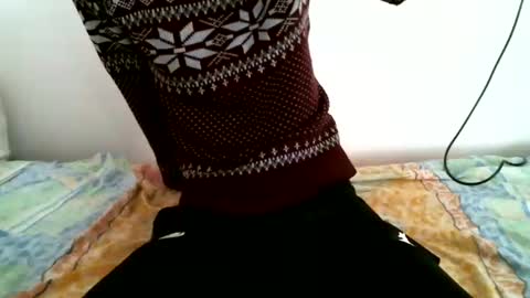 Snapshot of hug_me chatting on 12/10/24, 02:39 Keanu online show from 12/10/24, 02:39