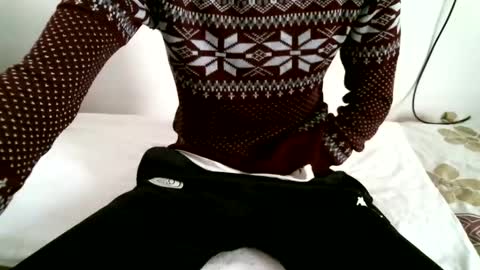 Snapshot of hug_me chatting on 01/26/25, 12:01 Keanu online show from 01/26/25, 12:01