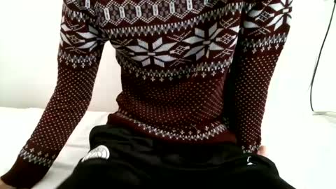 Snapshot of hug_me chatting on 02/24/25, 11:21 Keanu online show from 02/24/25, 11:21