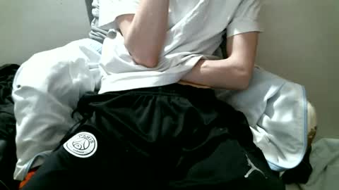 Snapshot of hug_me chatting on 09/10/25, 11:49 Keanu online show from 09/10/25, 11:49