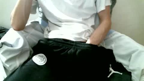 Snapshot of hug_me chatting on 09/12/25, 12:22 Keanu online show from 09/12/25, 12:22