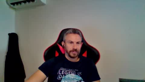 Snapshot of huge__cumshot chatting on 09/24/25, 01:25 huge__cumshot online show from 09/24/25, 01:25