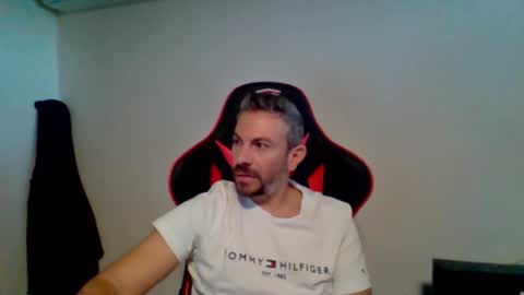 Snapshot of huge__cumshot chatting on 10/15/25, 07:41 huge__cumshot online show from 10/15/25, 07:41