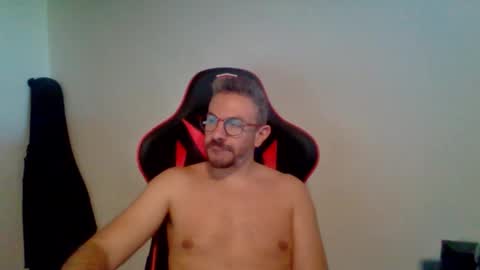 Snapshot of huge__cumshot chatting on 11/01/25, 12:51 huge__cumshot online show from 11/01/25, 12:51