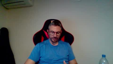 Snapshot of huge__cumshot chatting on 02/17/26, 06:14 huge__cumshot online show from 02/17/26, 06:14