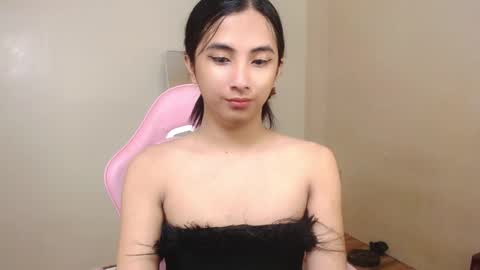 Snapshot of hugeasiancockandrea chatting on 12/31/24, 12:32 drea online show from 12/31/24, 12:32