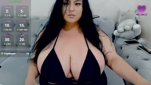 Snapshot of hugeboobsella chatting on 05/13/26, 09:44 Erica online show from 05/13/26, 09:44