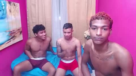 Snapshot of hugecock_black chatting on 01/12/26, 07:08 jose bigcock i like masturbate my big dick and finger my ass hole i am so hot online show from 01/12/26, 07:08