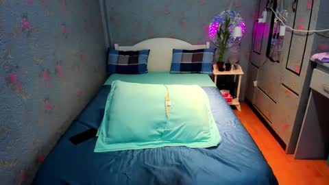 hugecock_emma online show from 01/25/25, 06:24