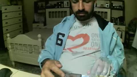 Snapshot of hugeveiny chatting on 11/05/25, 01:44 hugeveiny online show from 11/05/25, 01:44