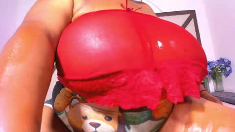 Snapshot of hugexboobs69 chatting on 05/07/26, 08:25 Osita online show from 05/07/26, 08:25