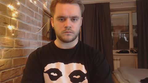 Snapshot of hugo__brad chatting on 01/11/25, 02:15 Hugo online show from 01/11/25, 02:15