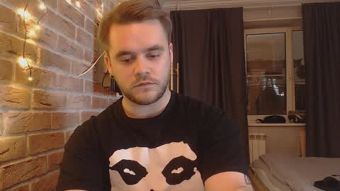 Snapshot of hugo__brad chatting on 01/11/25, 05:18 Hugo online show from 01/11/25, 05:18