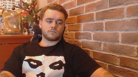 Snapshot of hugo__brad chatting on 01/12/25, 03:14 Hugo online show from 01/12/25, 03:14