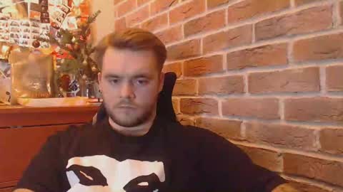 Snapshot of hugo__brad chatting on 01/12/25, 09:19 Hugo online show from 01/12/25, 09:19