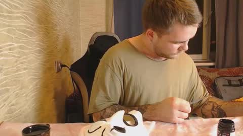 Snapshot of hugo__brad chatting on 10/22/25, 05:13 Hugo online show from 10/22/25, 05:13