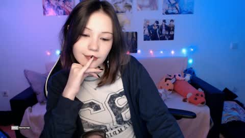 Snapshot of hugomin chatting on 01/05/25, 03:53 HugoMin online show from 01/05/25, 03:53