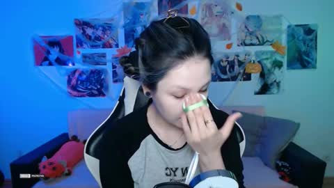 Snapshot of hugomin chatting on 10/13/25, 03:01 HugoMin online show from 10/13/25, 03:01