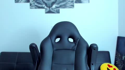 Snapshot of humber_eli chatting on 01/14/25, 02:40 Eli online show from 01/14/25, 02:40