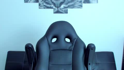 Snapshot of humber_eli chatting on 02/08/25, 12:49 Eli online show from 02/08/25, 12:49