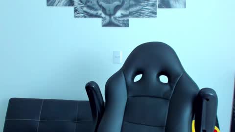 Snapshot of humber_eli chatting on 02/11/25, 01:10 Eli online show from 02/11/25, 01:10