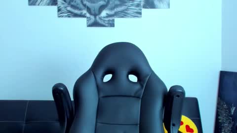 Snapshot of humber_eli chatting on 02/21/25, 12:27 Eli online show from 02/21/25, 12:27