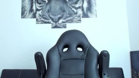 Snapshot of humber_eli chatting on 10/01/25, 11:33 Eli online show from 10/01/25, 11:33