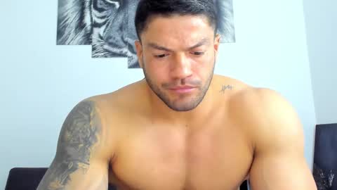 Snapshot of humber_eli chatting on 10/28/25, 01:42 Eli online show from 10/28/25, 01:42