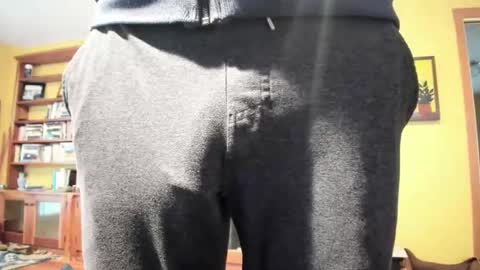 Snapshot of hung_hot_fit10 chatting on 12/31/24, 10:56 Big uncut cock dripping online show from 12/31/24, 10:56