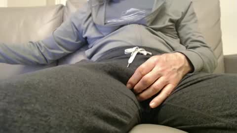 Snapshot of hung_hot_fit10 chatting on 01/11/25, 06:35 Big uncut cock dripping online show from 01/11/25, 06:35