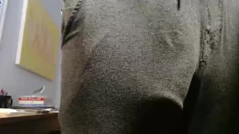 Snapshot of hung_hot_fit10 chatting on 10/13/25, 01:11 Big uncut cock dripping online show from 10/13/25, 01:11