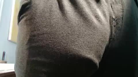 Snapshot of hung_hot_fit10 chatting on 05/19/26, 02:56 Big uncut cock dripping online show from 05/19/26, 02:56