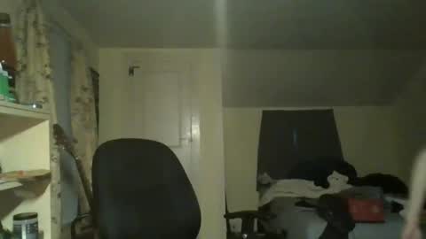 Snapshot of hung_rtz chatting on 11/15/25, 11:18 hung_rtz online show from 11/15/25, 11:18