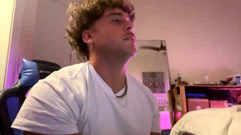 Snapshot of hungkingg22 chatting on 03/05/25, 05:29 hungkingg22 online show from 03/05/25, 05:29