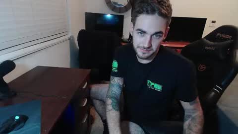 Snapshot of hungmtnman2256 chatting on 11/03/25, 06:03 hungmtnman2256 online show from 11/03/25, 06:03