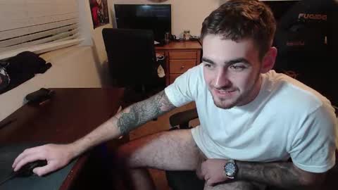 Snapshot of hungmtnman2256 chatting on 12/04/25, 01:48 hungmtnman2256 online show from 12/04/25, 01:48