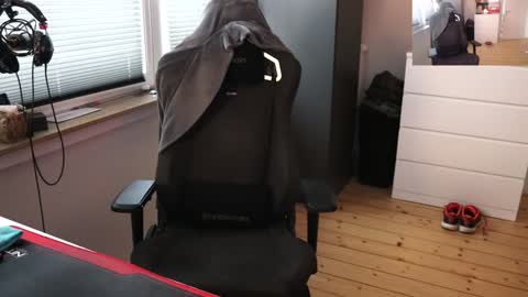 hungry_26 online show from 12/15/24, 11:01