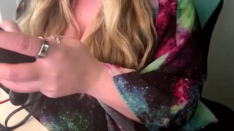 Hungry Horny Hippo online show from 04/08/26, 11:37