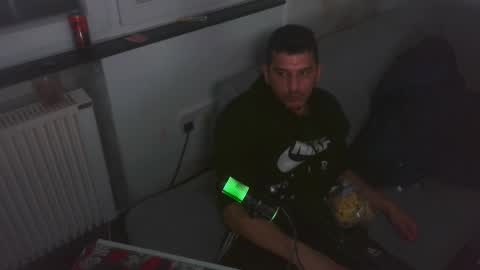 Snapshot of hungryboyyb chatting on 12/20/25, 07:32 LittleDevilXo1999 online show from 12/20/25, 07:32