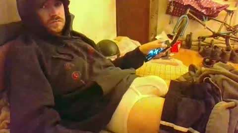 Snapshot of hungsubbb chatting on 10/13/25, 12:21 Boi online show from 10/13/25, 12:21