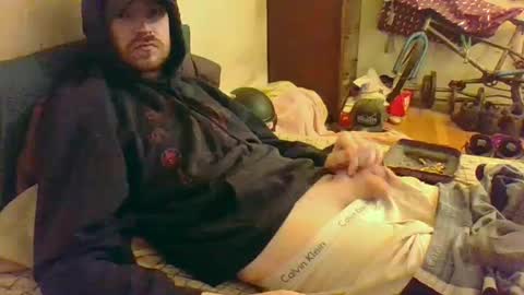 Snapshot of hungsubbb chatting on 10/18/25, 01:30 Boi online show from 10/18/25, 01:30