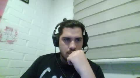 Snapshot of hungweeb chatting on 03/10/26, 02:16 Rod online show from 03/10/26, 02:16